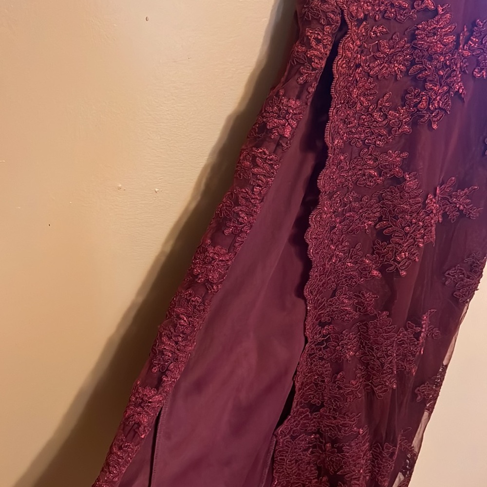 Banjul long lace gown - Picture 3 of 4
